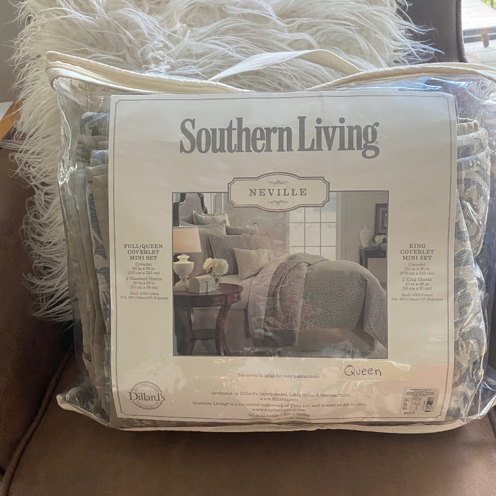Nib Southern Living Neville  coverlet set